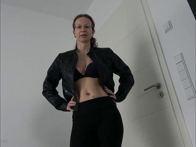 AnnikaRose's Porno Video: In Leder werde ich dich fi**en!