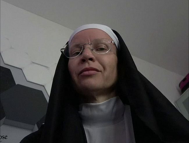 AnnikaRose's Porno Video: Rollenspiel: Kontrolle und Züchtigung im Kloster von Schwester Oberin