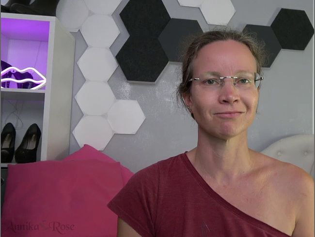 AnnikaRose Porno Video: Weißer Schleim an einem schwarzen dil*o!